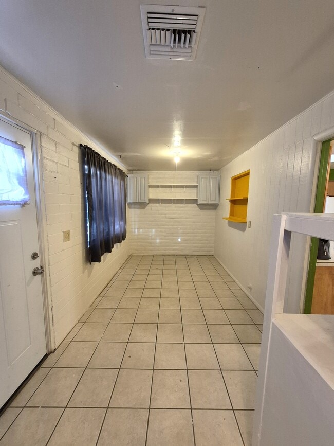 Building Photo - 6566 E Hawk Dr