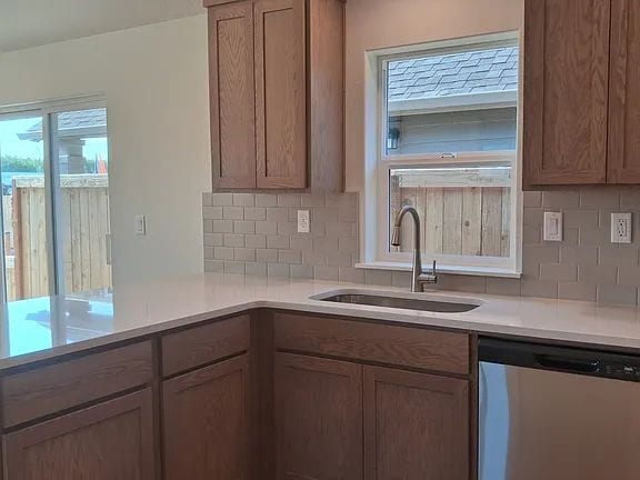 Building Photo - "Charming 3-Bed, 2-Bath Retreat in OR with Cozy 1058 Sq Ft of Comfort!"