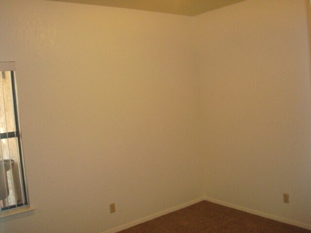 Building Photo - Cute Townhouse in Excellent Location