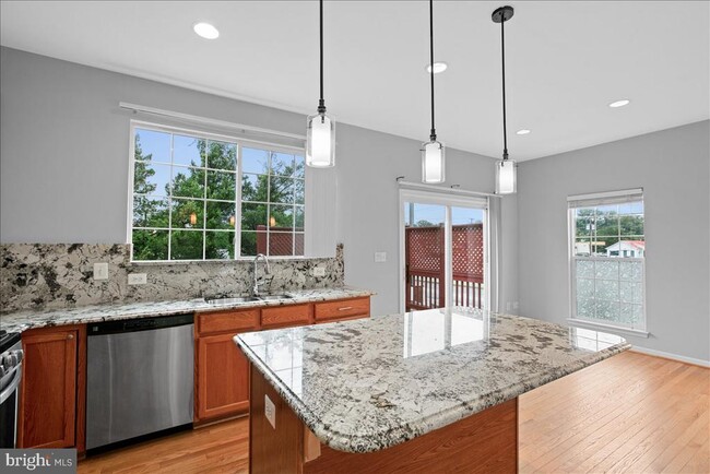 Building Photo - 6350 Regal Oak Dr
