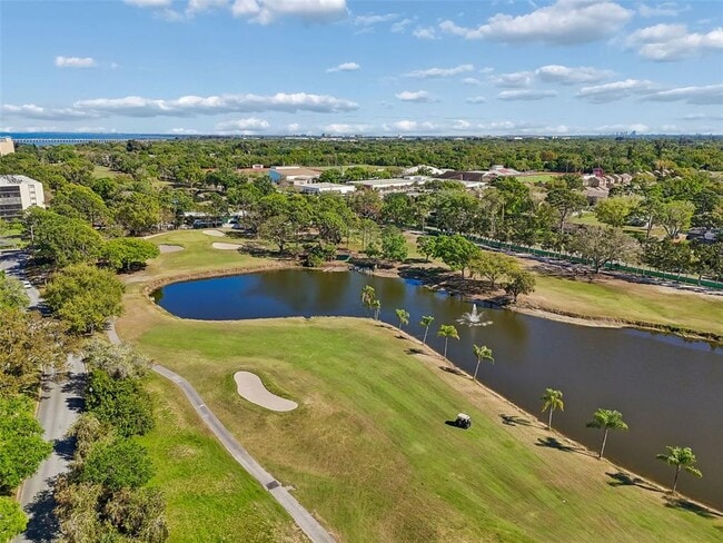 Building Photo - 900 Cove Cay Dr