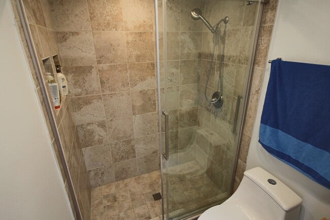 Building Photo - Furnished Recently Renovated Townhome
