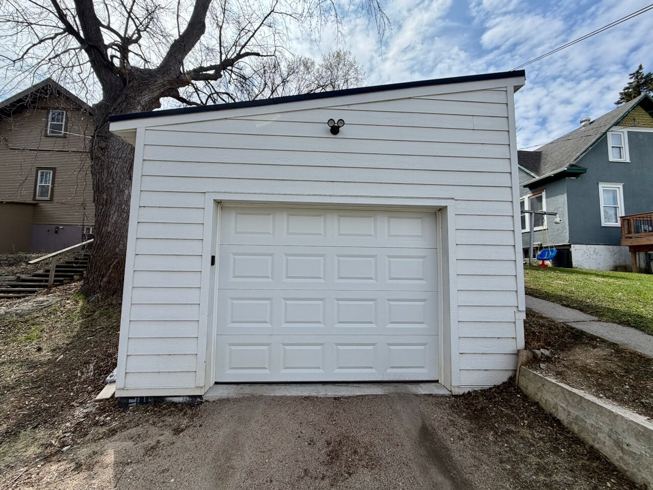 Building Photo - 509 E Vernon Ave