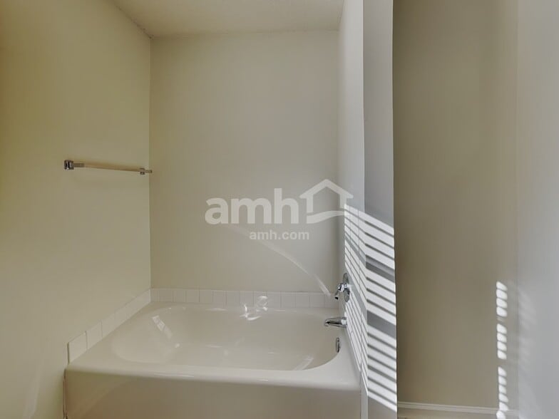 Building Photo - 105 Exeter Ct