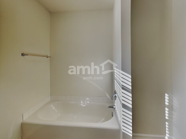 Building Photo - 105 Exeter Ct