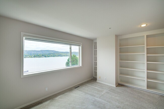 Building Photo - 4bd/3.5ba Mercer Island Home