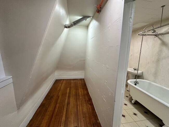 Building Photo - 440 Newtonville Ave