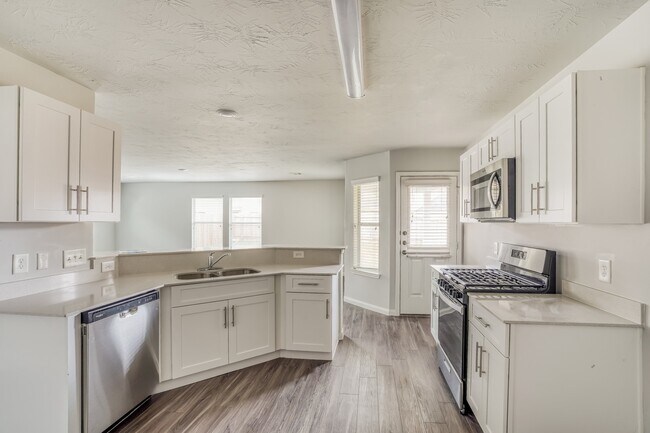 Building Photo - 5834 Kyle Cove Dr