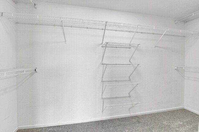 Building Photo - $2,600, 3-bed, 2-bath, located in Denver.