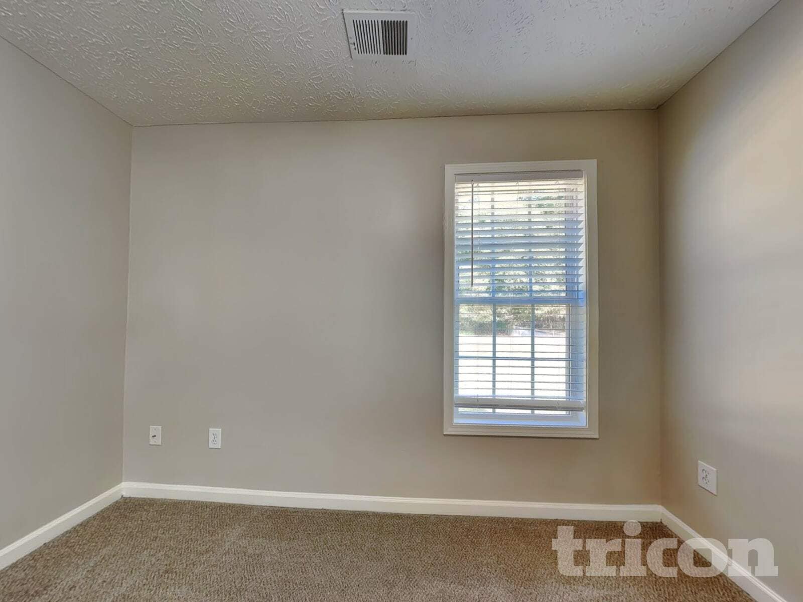 Building Photo - 714 Manor Ridge Dr