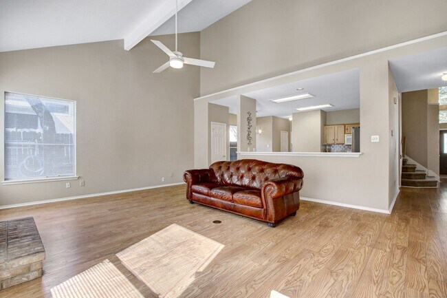 Building Photo - ***APPLICATION CURRENTLY UNDER REVIEW***Gated Lost Oaks Home with Private Pool & First-Floor Prim...