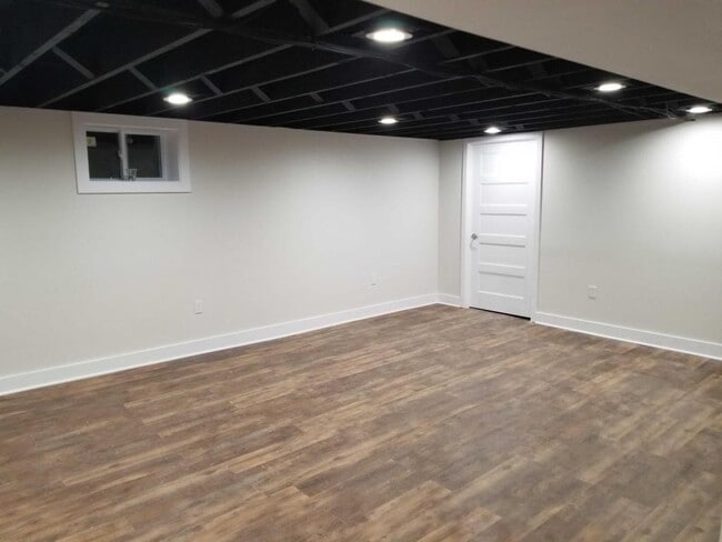 Building Photo - 6000 Metcalf Ln