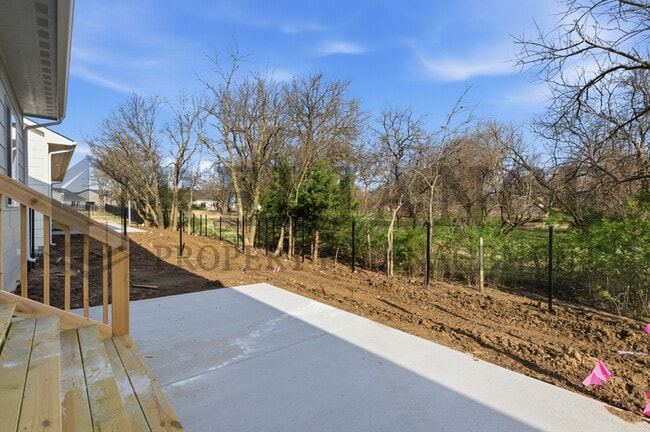 Building Photo - 5240 N Pinecrest Ct