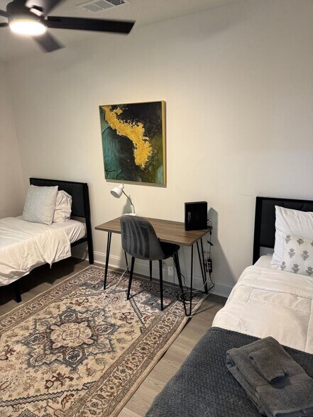 Building Photo - 3475 Meadowlane Pl SW