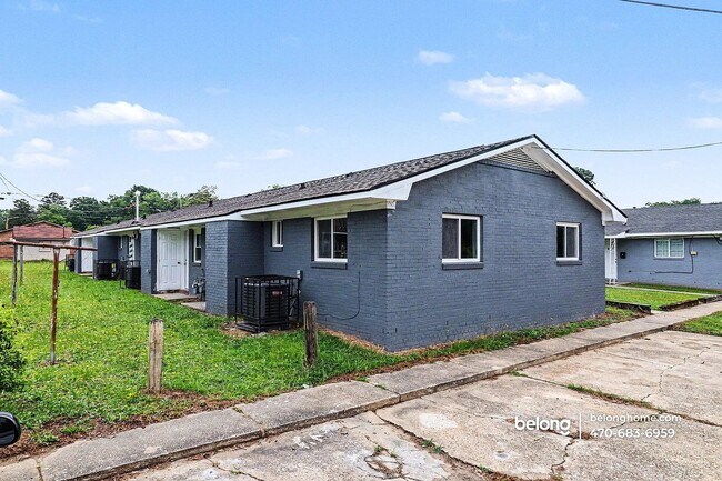 Building Photo - 3213 Lee St