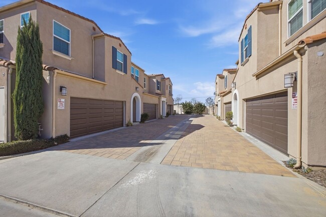 Building Photo - Glendora