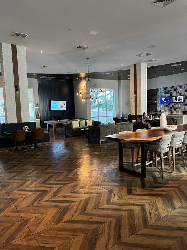 Building Photo - 475 NE 25th St