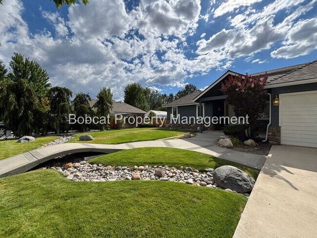 Building Photo - 1300 Bridle Way