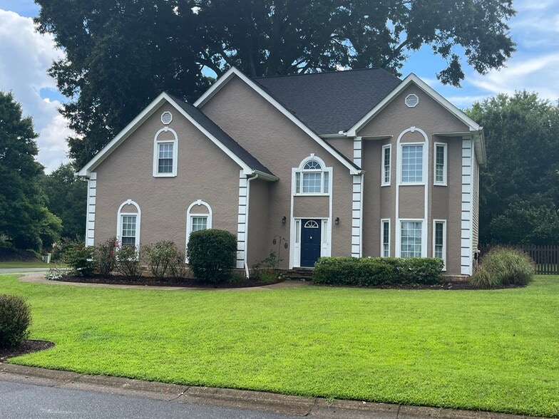 Primary Photo - 1601 Willow Way