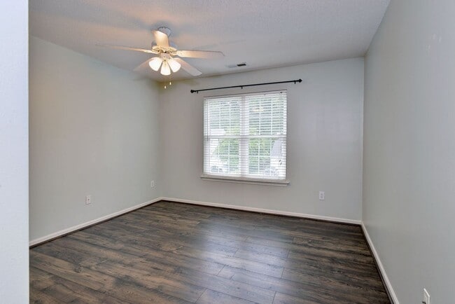 Building Photo - Spacious Home on Wooded Lot!