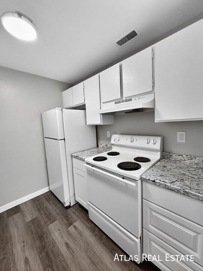 Building Photo - 1825 Zebulon Dr