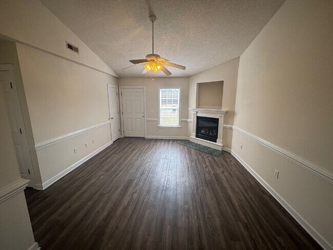 Building Photo - 3904 Palmer Dr