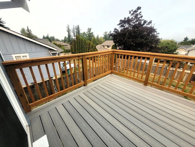 Building Photo - Charming Split-level 4 Bedroom Home - E Mc...