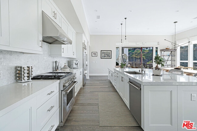 Building Photo - 5827 Meadowlark Pl