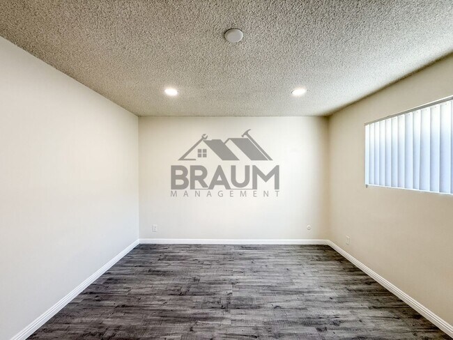 Building Photo - 6041 Whitsett Ave