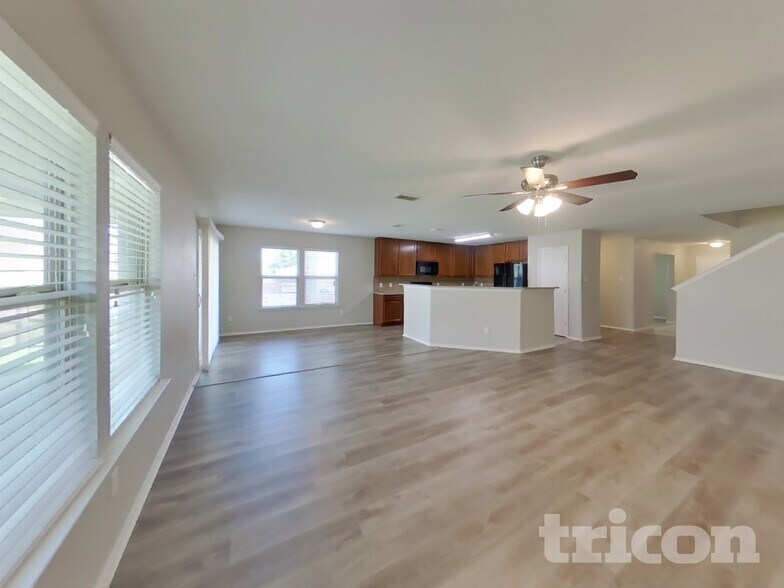 Building Photo - 528 Shell St