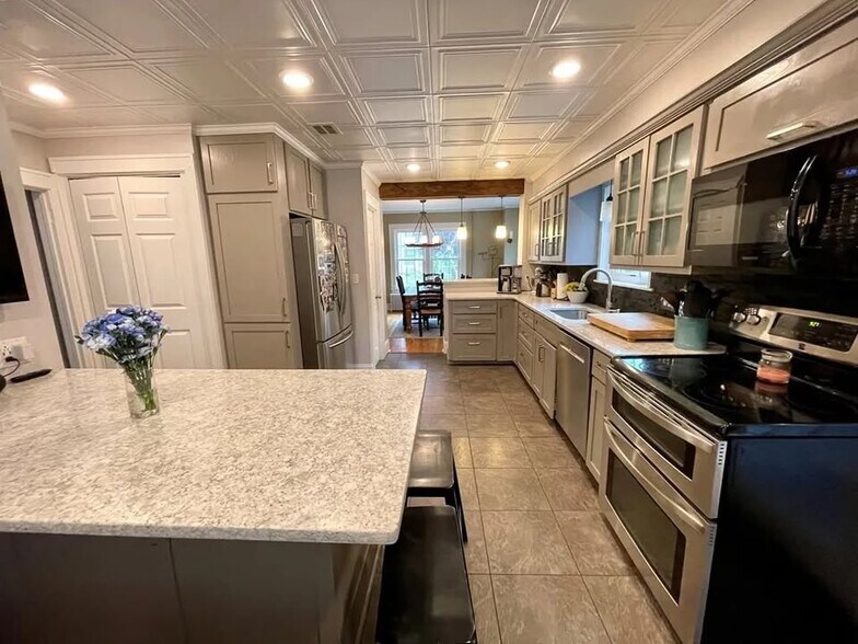 Building Photo - 26 3rd St