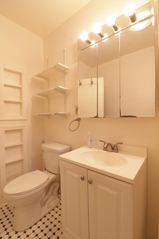 Building Photo - 55 Thorndike St