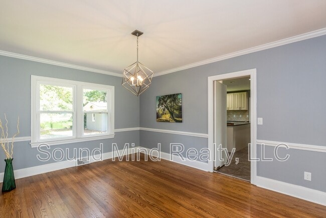 Building Photo - 3504 Hawthorne Rd