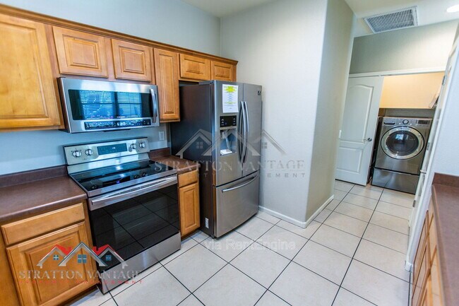 Building Photo - 13562 W Cypress St