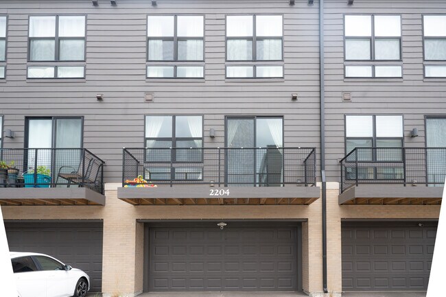 Building Photo - 2204 Venture Dr
