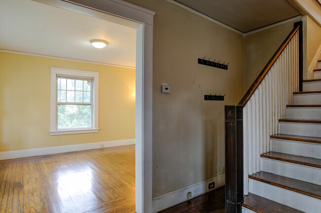 Building Photo - 123 Warren Ave