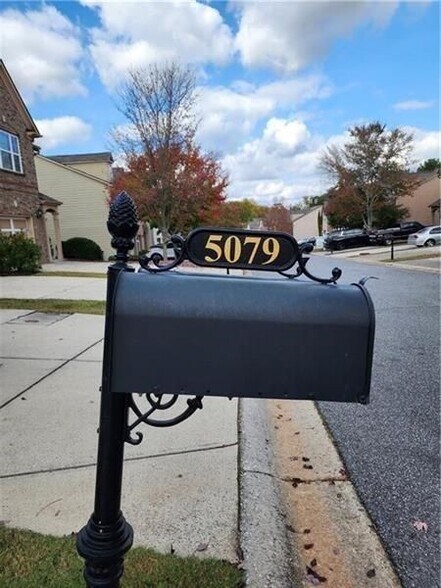 Building Photo - 5079 Sherwood Way