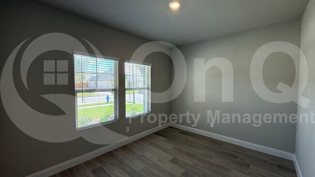Building Photo - 685 Briar Dr