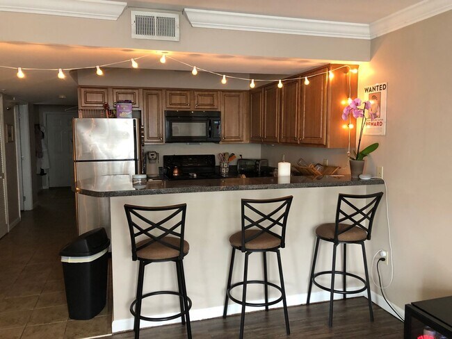 Building Photo - FALL 2026: $3,300/month for ENTIRE UNIT! Great location w/ TWO assigned parking spaces! Move in A...