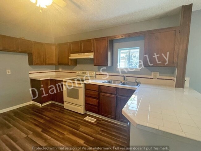 Building Photo - Charming 3 bedroom home available!