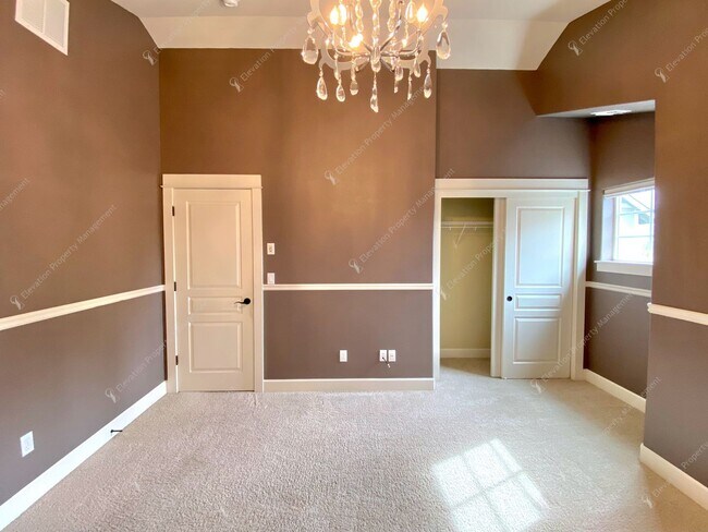 Building Photo - 3BR - 2.5 BA Charming Greenway Home in Lar...