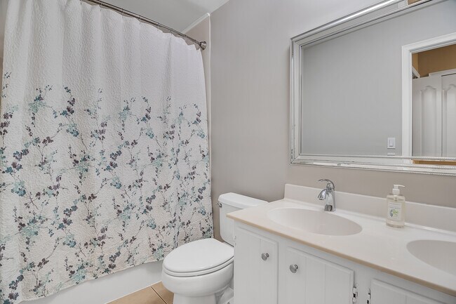 Building Photo - 1901 Indian River Blvd