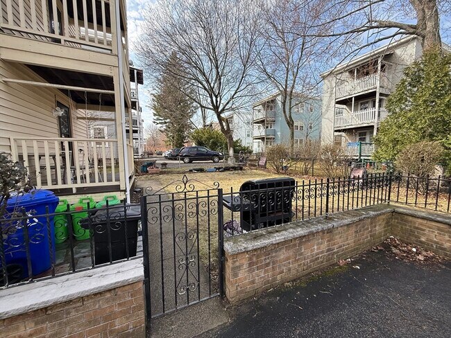 Building Photo - 66 Brock St