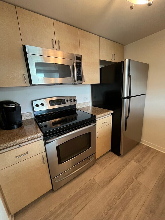 Building Photo - 425 W Beech St