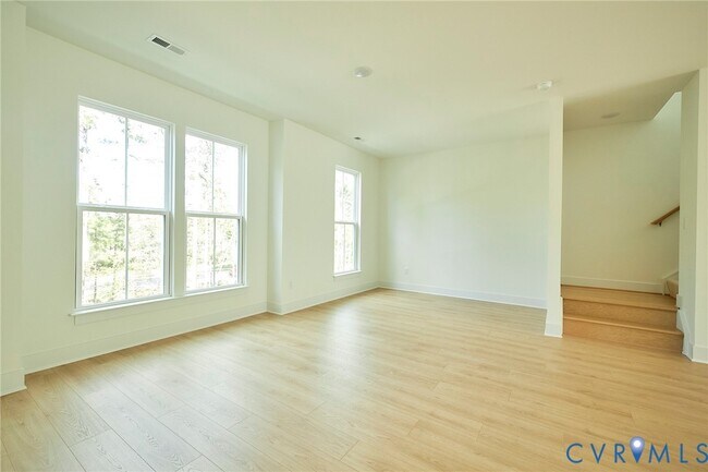 Building Photo - 15337 Sunray Wy