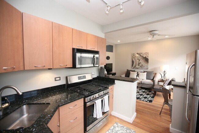 Building Photo - 438 W Surf St