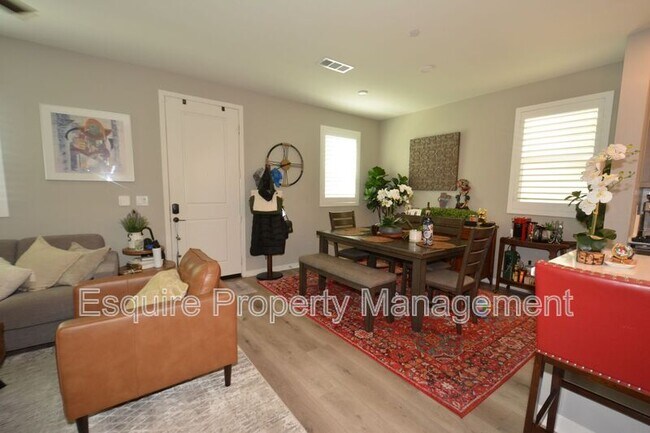 Building Photo - 643 Winchester Dr