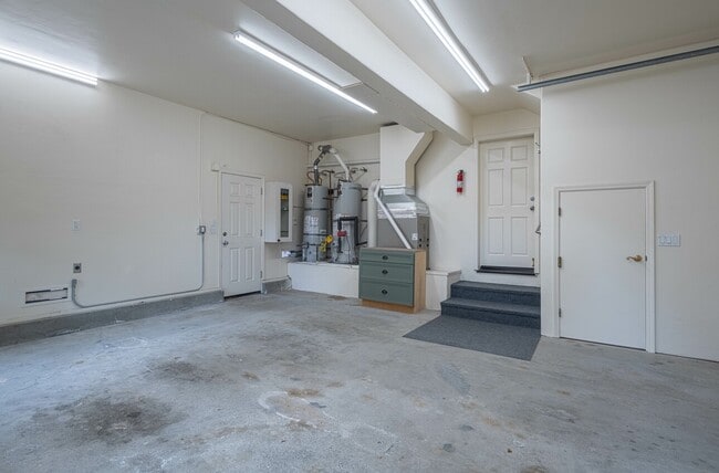 Building Photo - 4055 Sunset Ln
