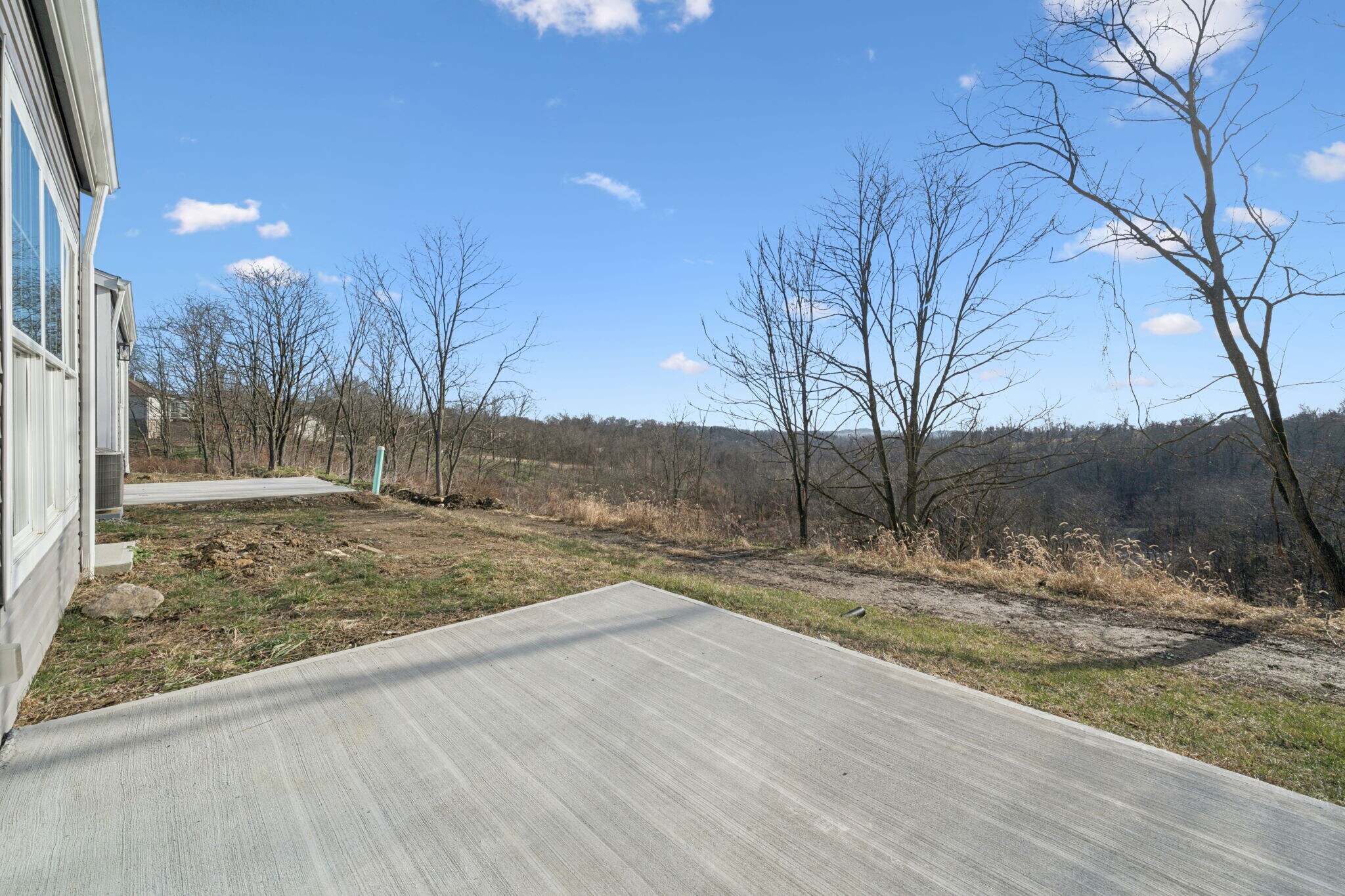 Building Photo - 2213 Lebanon Dr