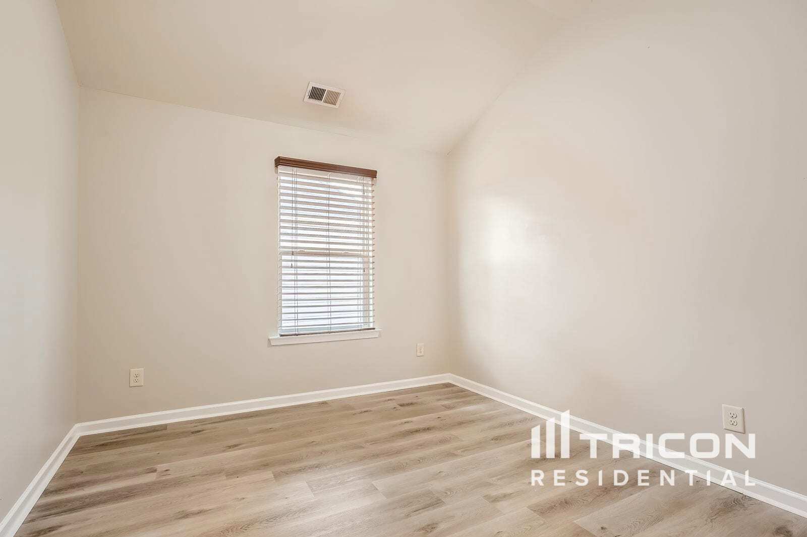 Building Photo - 247 Bollen Ln